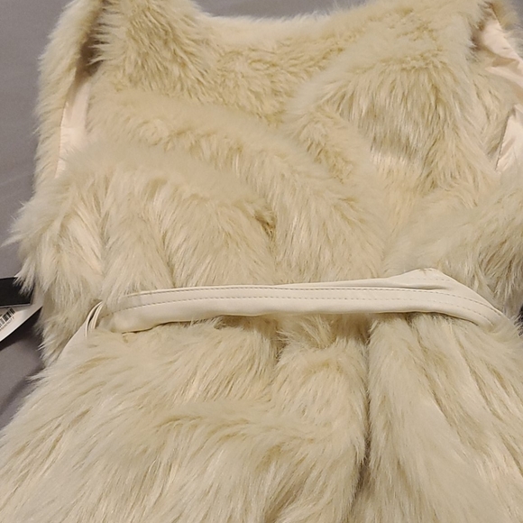 Vest - Picture 4 of 5